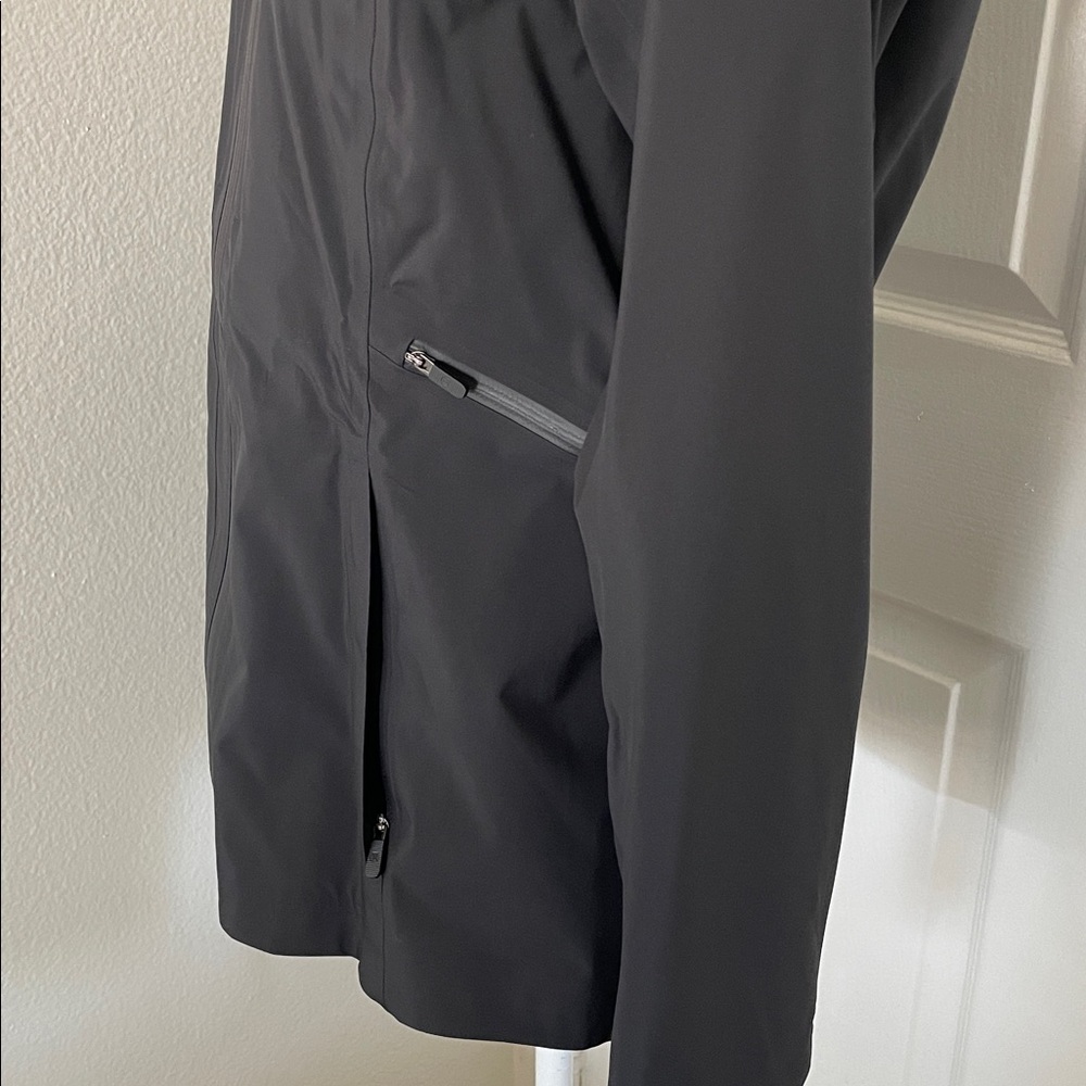 Lululemon break a trail jacket - Picture 4 of 8